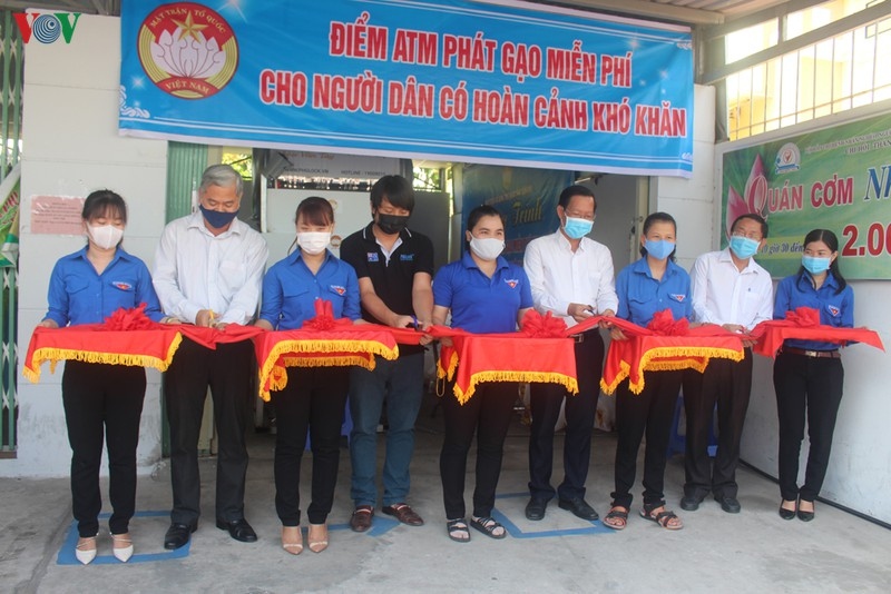 Bến Tre, Tiền Giang khai trương nhiều ATM gạo miễn phí cho người nghèo